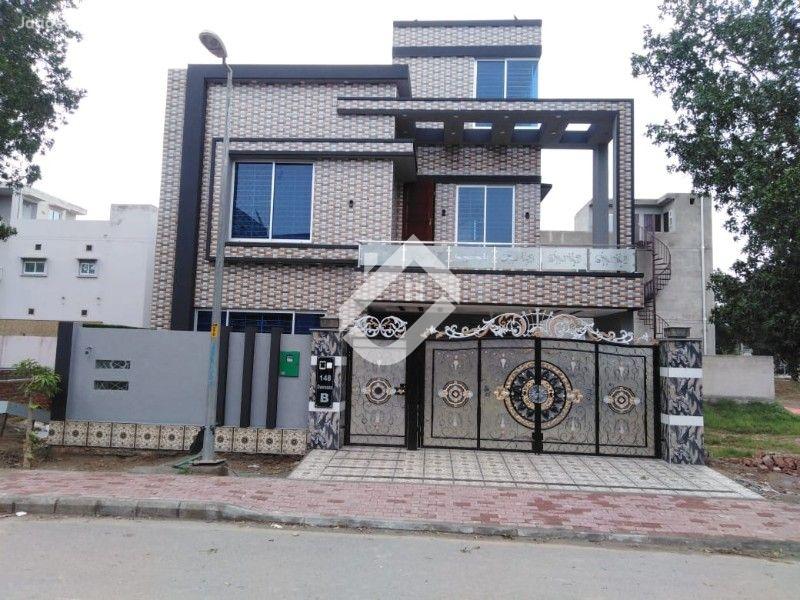 View  10 Marla Beautiful House Is Available For Rent  In Bahria Town Bahria Town Overseas B Block in , Lahore