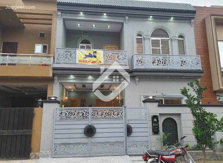 View  5 Marla Double Storey House For  Sale In Park View City in Park View City, Lahore