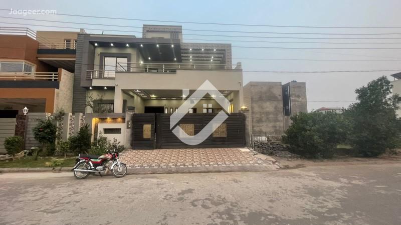 View  11 Marla Double Storey House For Sale In Khayaban E Naveed Sargodha in Khayaban E Naveed, Sargodha
